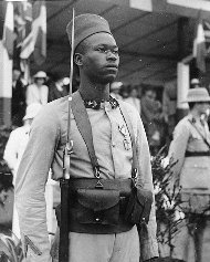 Un jeune Patiote_src:wikimedia.org//
Trailleurs_senegalais.jpg